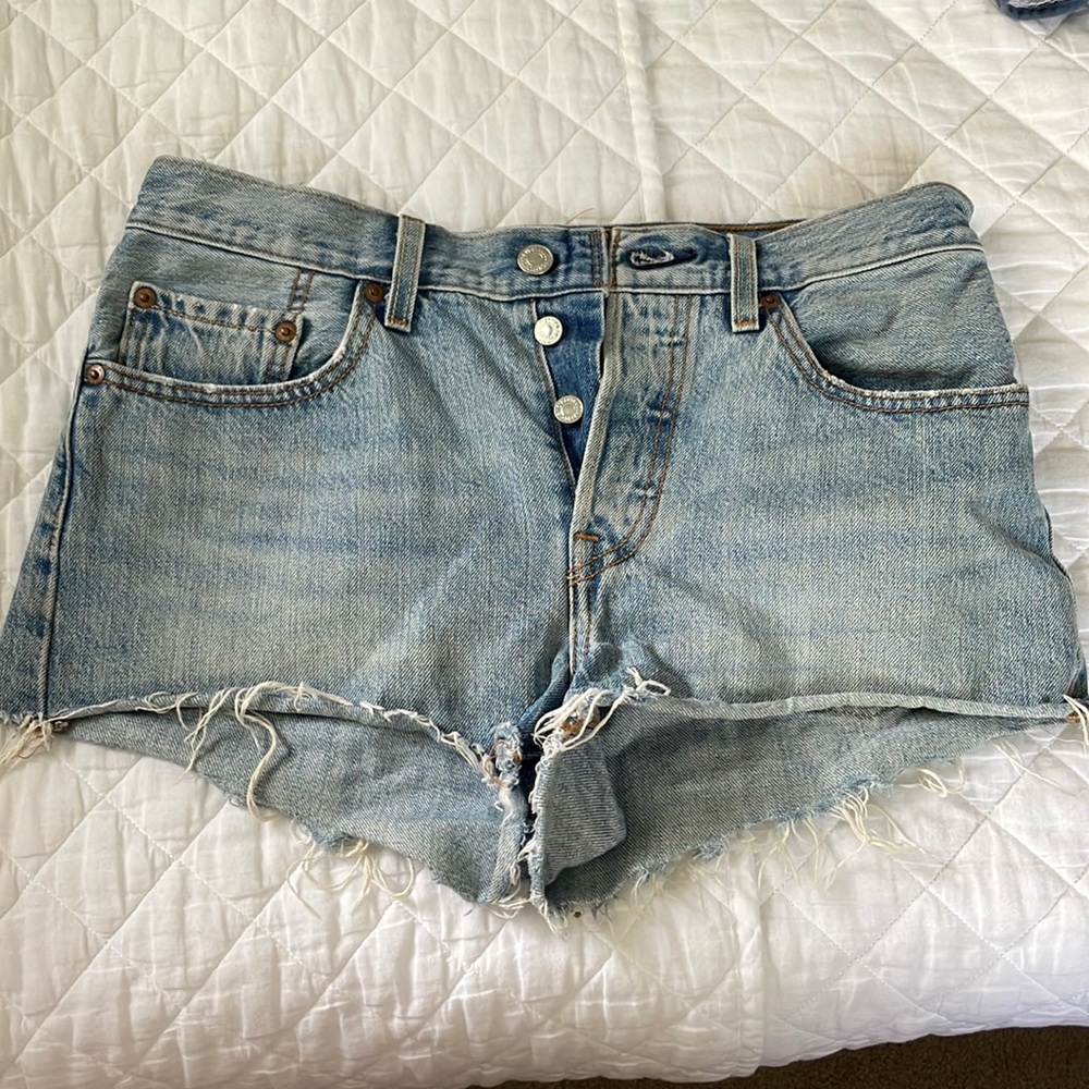 Levi’s 501 denim shorts button up